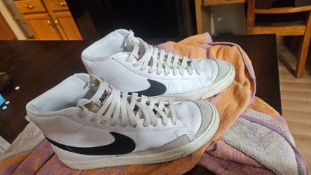Nike Blazer Mid '77 Vintage  White Size 9, preowned, firm.