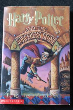 Harry Potter and the Sorcerer's Stone Paperback