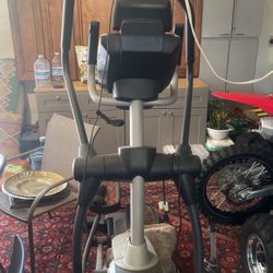 Norditrack 20” Stride Elliptical Machine 