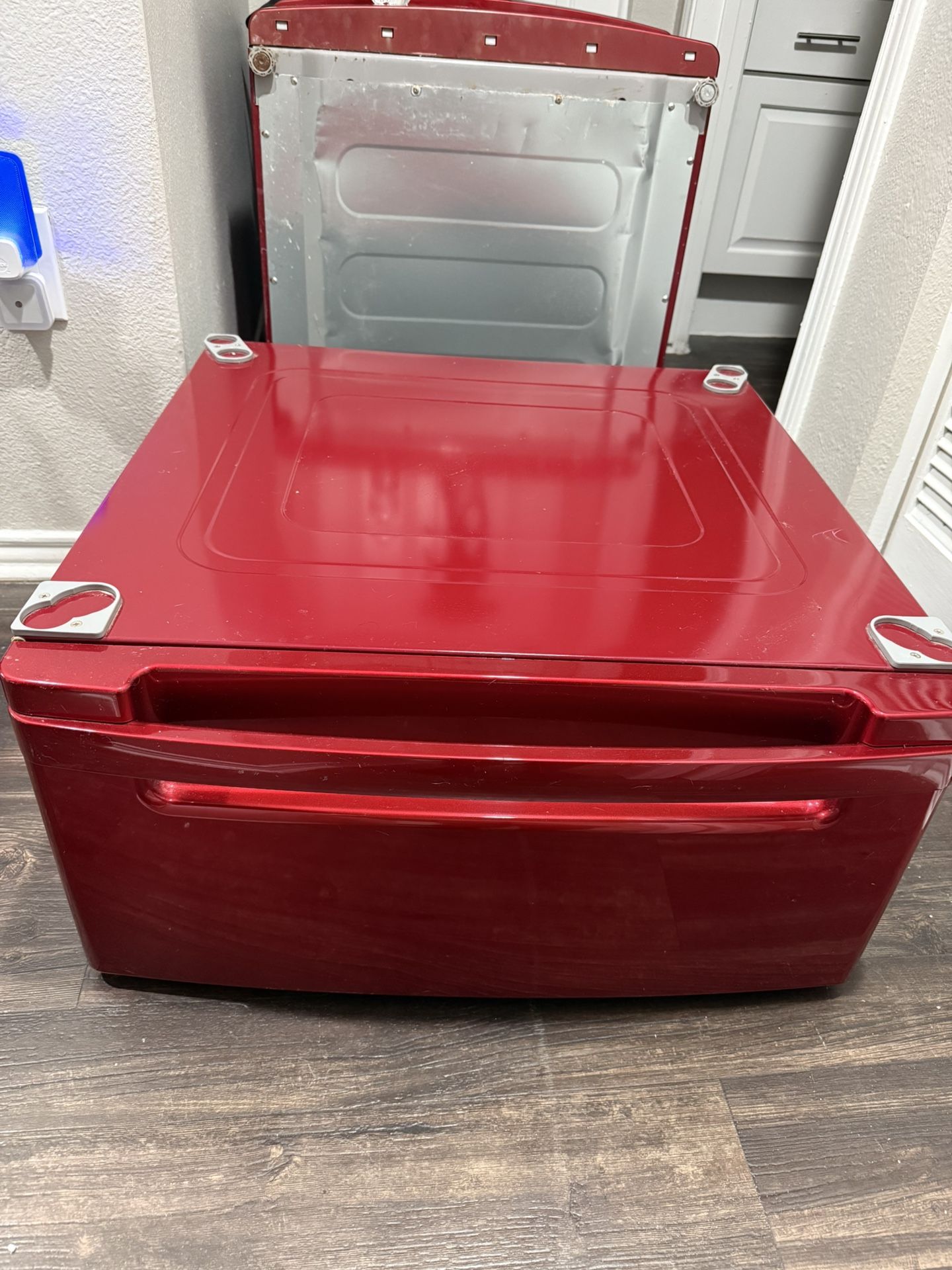 LG washer/dryer pedestals