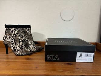 MIA Snake Print Sock Booties Heels – Size 6
