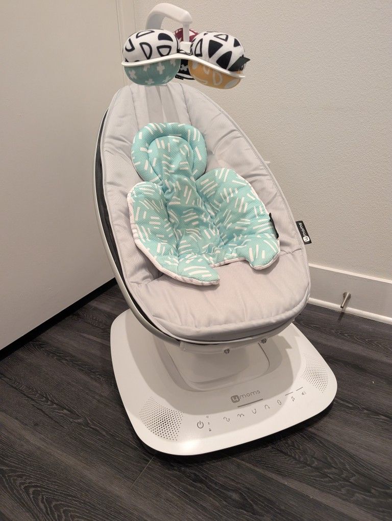 4moms Mamaroo Baby Swing With Built In Sound Machine With Newborn Insert