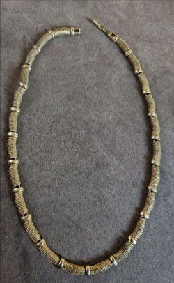 Vintage gold tone necklace