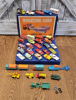 Lot of (39) Vintage Lesney/Matchbox Vehicles & Case!