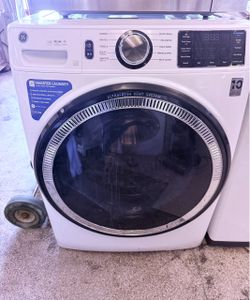 GE 4.8 Cu. Ft. Capacity Smart Front Load
