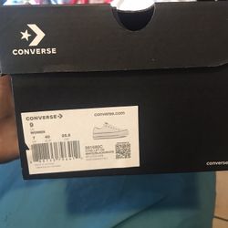 Tennis shoes