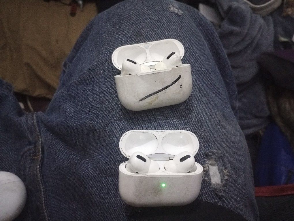 Apple Air Pods And Apple Air Pod Pros