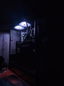 PC - RTX 5070 Ti / R7 9700X / 2TB GEN 4 SSD / 16GB DDR5 6000 CL30
