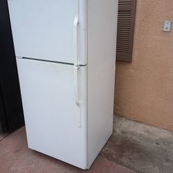 Refrigerator GE