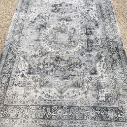 Beautiful Great Condition 5x7 Ft High Quality Area Rug