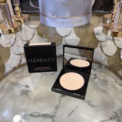 HUDA BEAUTY Easy Bake and Snatch Pressed Setting Powder