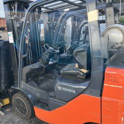 Toyota 8tie 6500 pounds.4300 hour 3 festival 4-lever flank Perfect machine