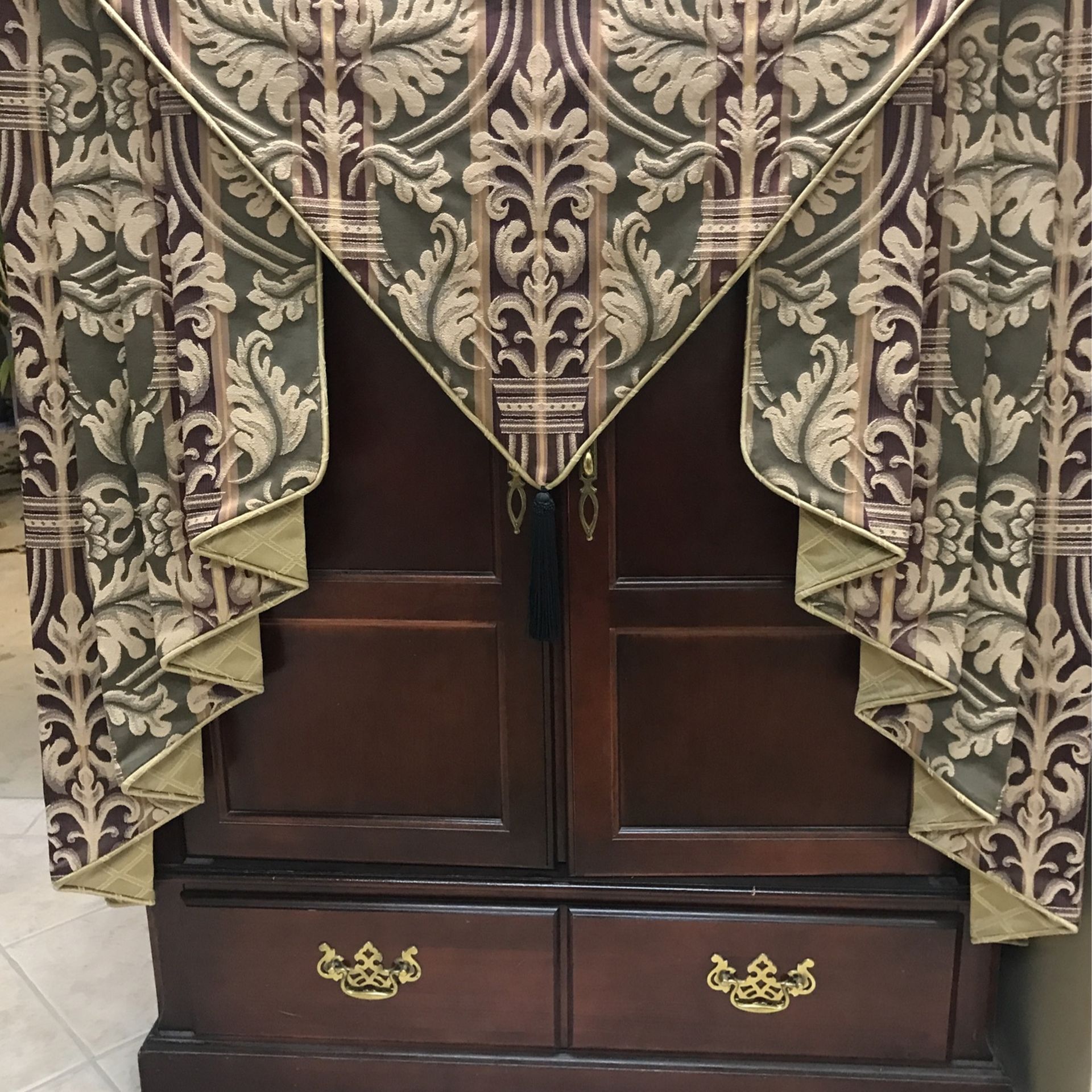 Window Treatments (valances) 6 Of them