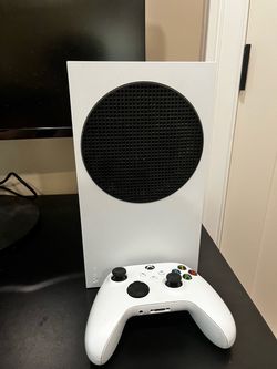 * Xbox Series S 512GB Console Bundle - Great Condition