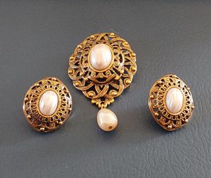 Costume Jewelry Brooch/Pendent  & Earrings