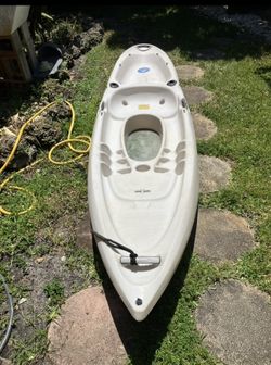 11’11” Peek-A- Boo Ocean Kayak: 11’11”L x 34”W