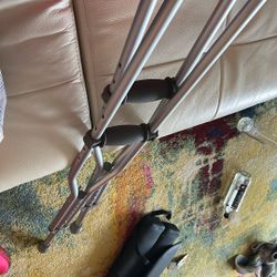 Crutches 