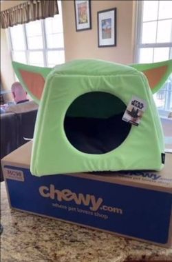 Brand new Chewy Disney Pet Beds