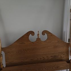 Queen Oak 4 Post Bed.