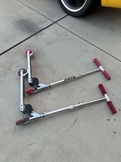 Razor Kick Scooters – Set of 2