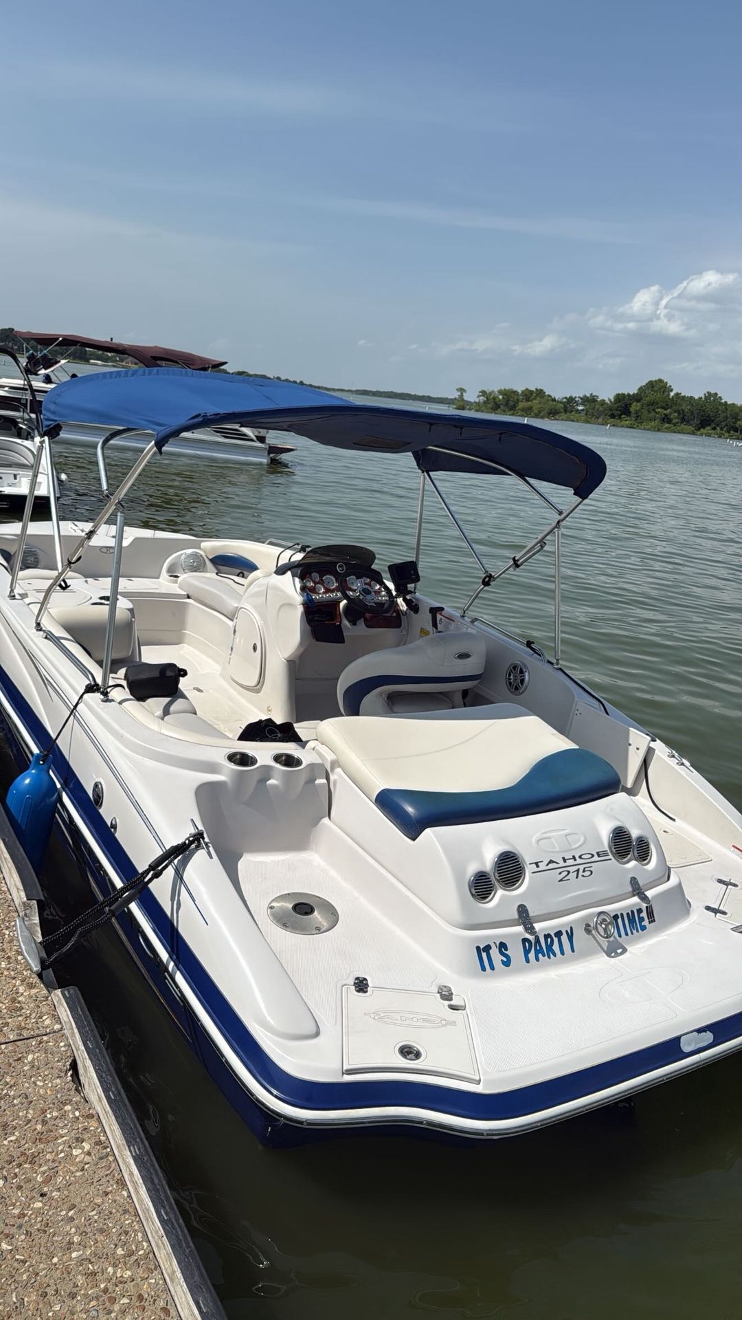 2011 Tahoe Deck boat