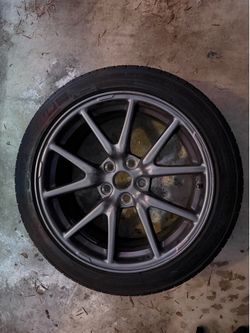 Tesla Model 3 OEM tire and rim