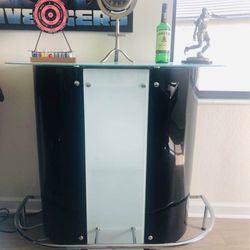 Glass wine cabinet suitable for both indoor and outdoor use