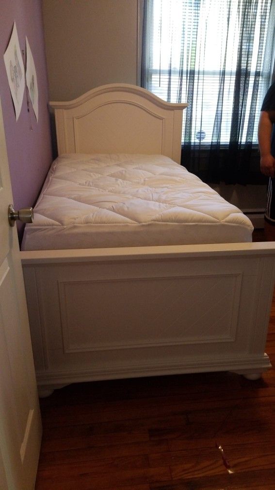 Cama Y Coqueta