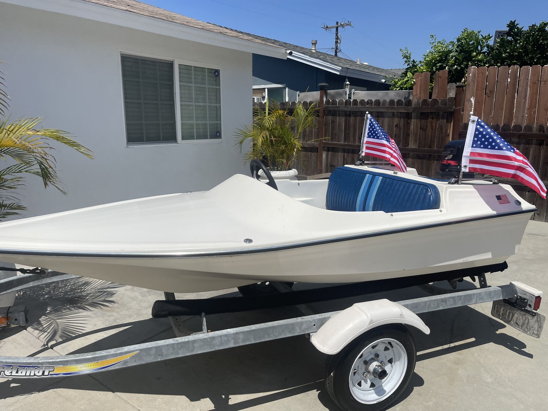 SMALL 10 ft SPEEDBOAT WITH GALVANIZED TRAILER & 6HP MOTOR
