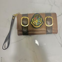 Harry Potter Hogwarts Alumni Tri-Fold Wristlet Wallet Faux Leather