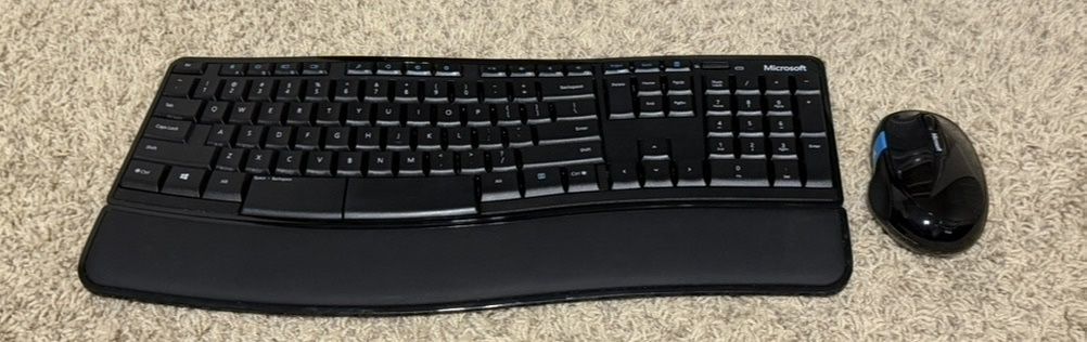 Microsoft Ergonomic Keyboard And Mouse In Excellent Condition For Sale