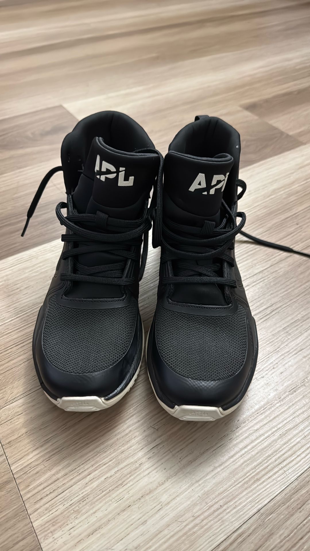 Apl Women’s Shoes 8.5