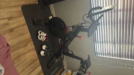 Peloton Bike - Model plan-rb1vq & Shoes