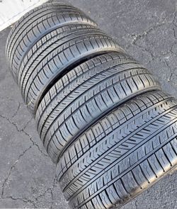 255/45/17 Michelin Selling a set of 4 tires in excellent condition 🫡