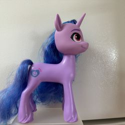My Little Pony G5 Izzy Moonbow giant toy