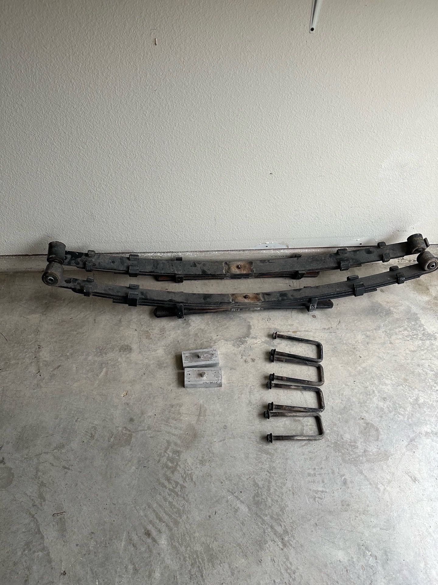 Hoja de resorte/Leaf Spring (Toyota Tacoma 2017)