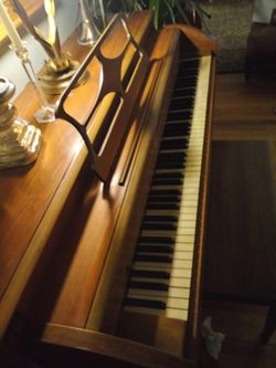 Betsy Ross Spinet Vintage Piano!