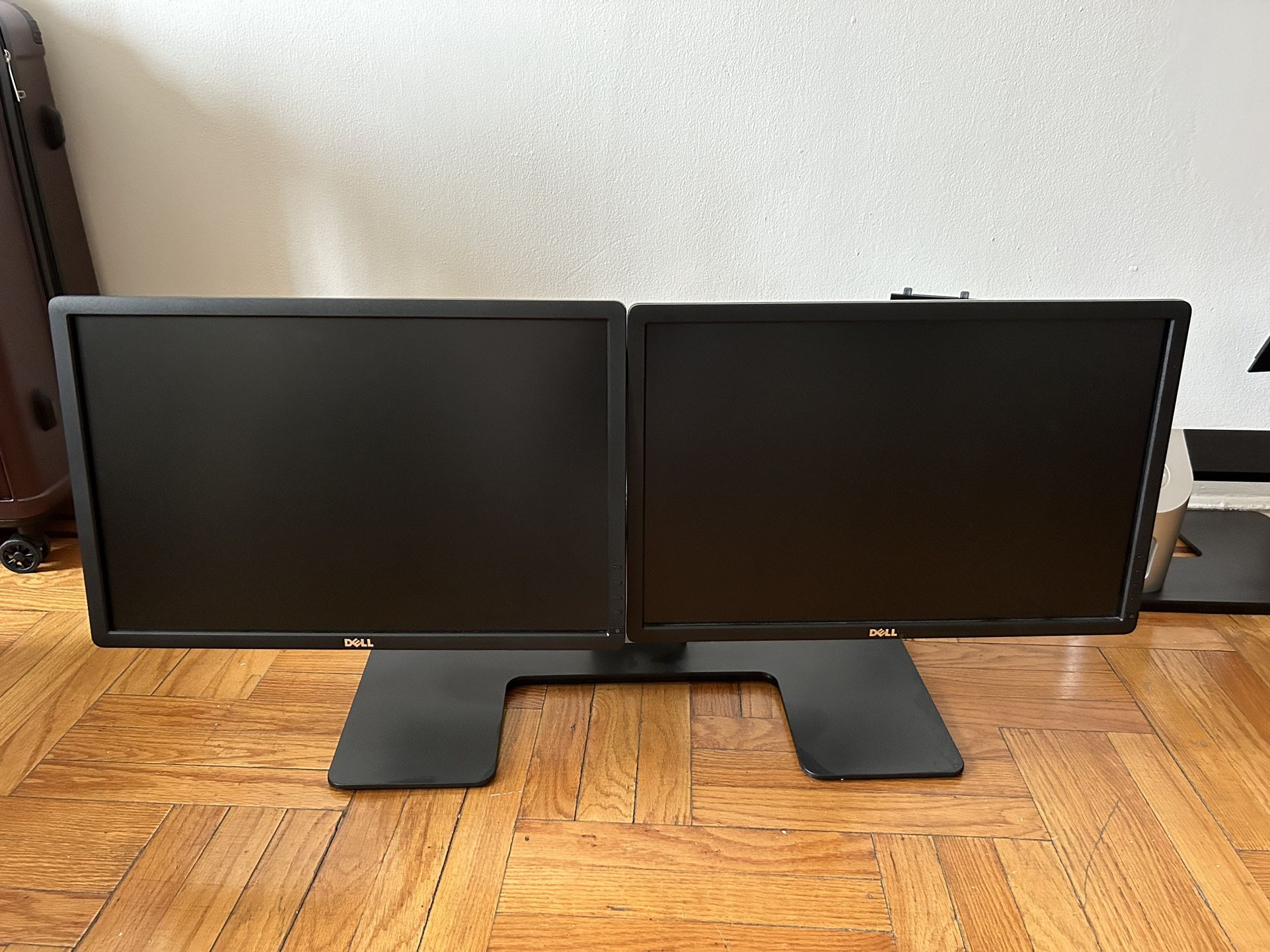 Dell P2213 Monitor And Dual Stand