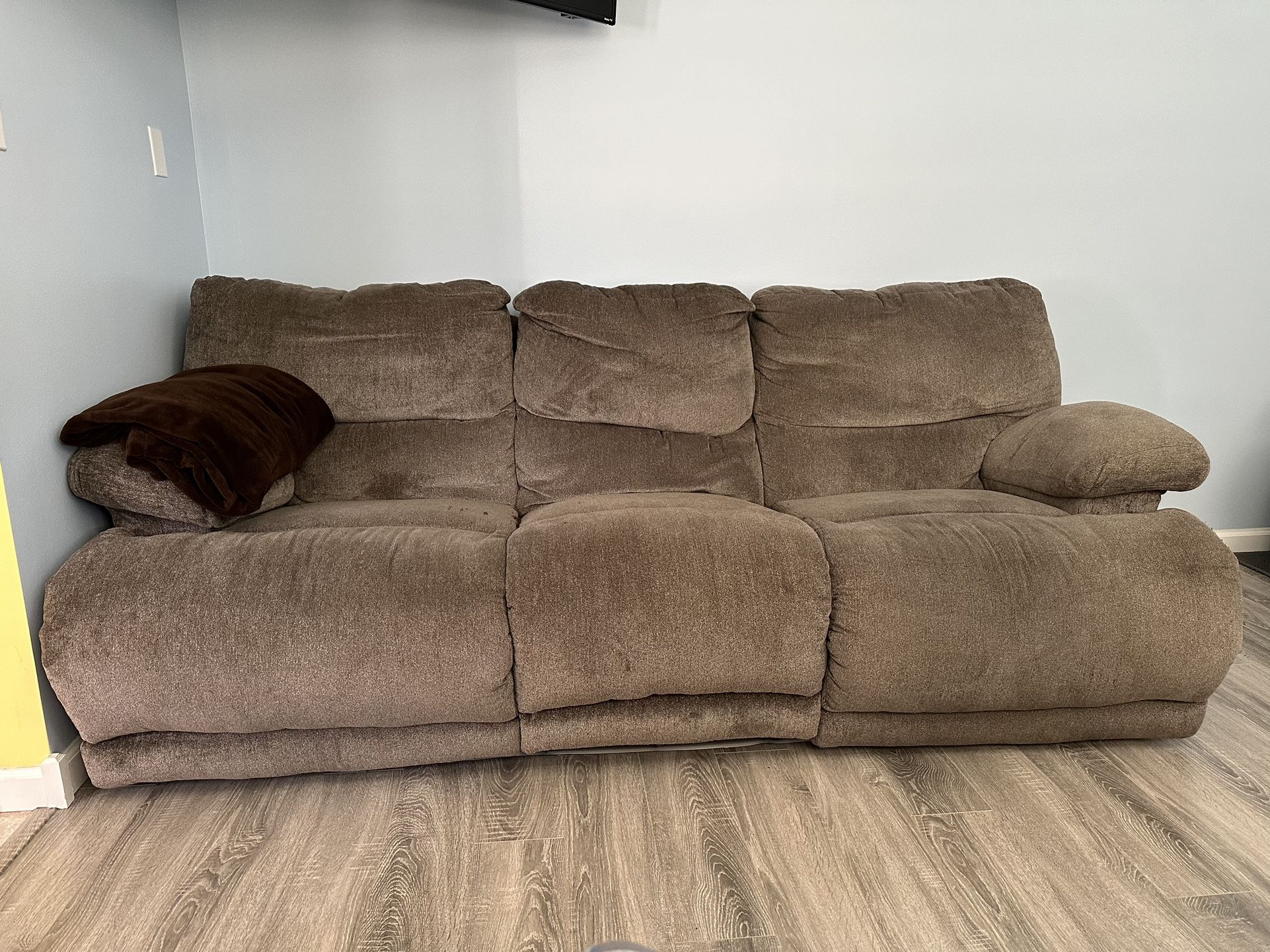 Sofa With 2 Recliners