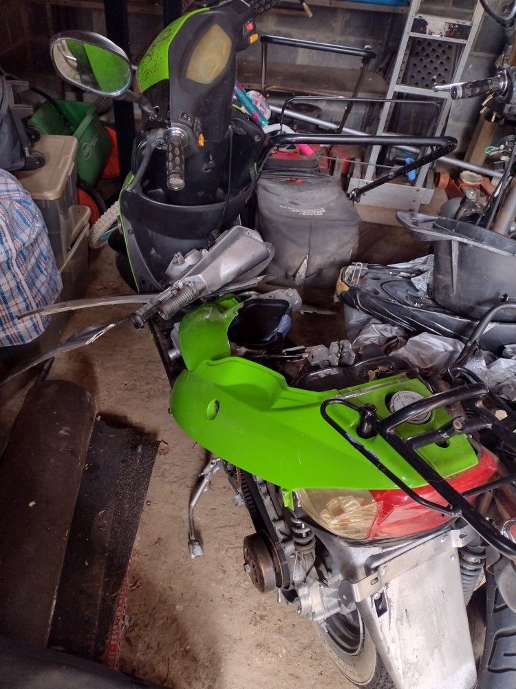 Scooter/ Mopeds