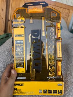 Dewalt 3/8 and 1/4” 34 Piece Socket Set BRAND NEW