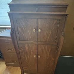 Antique Victor Victrola Talking Machine 