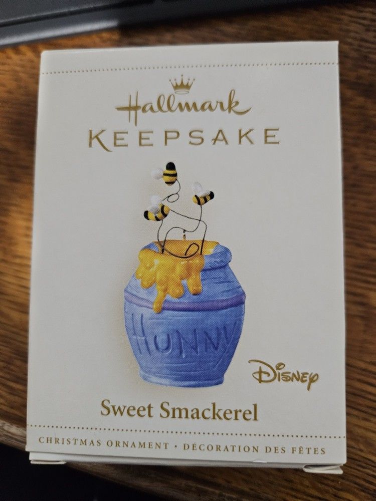 Disney Winnie The Pooh Sweet Smackerel Hallmark Ornament 