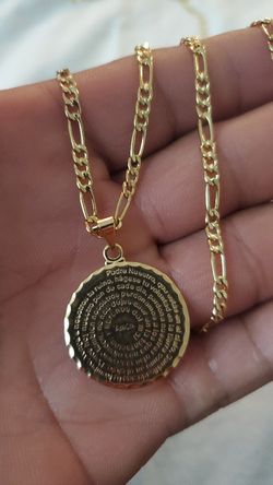 Cadena con dije y el padre nuestro escrito