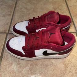 Jordan 1 Low Noble Red