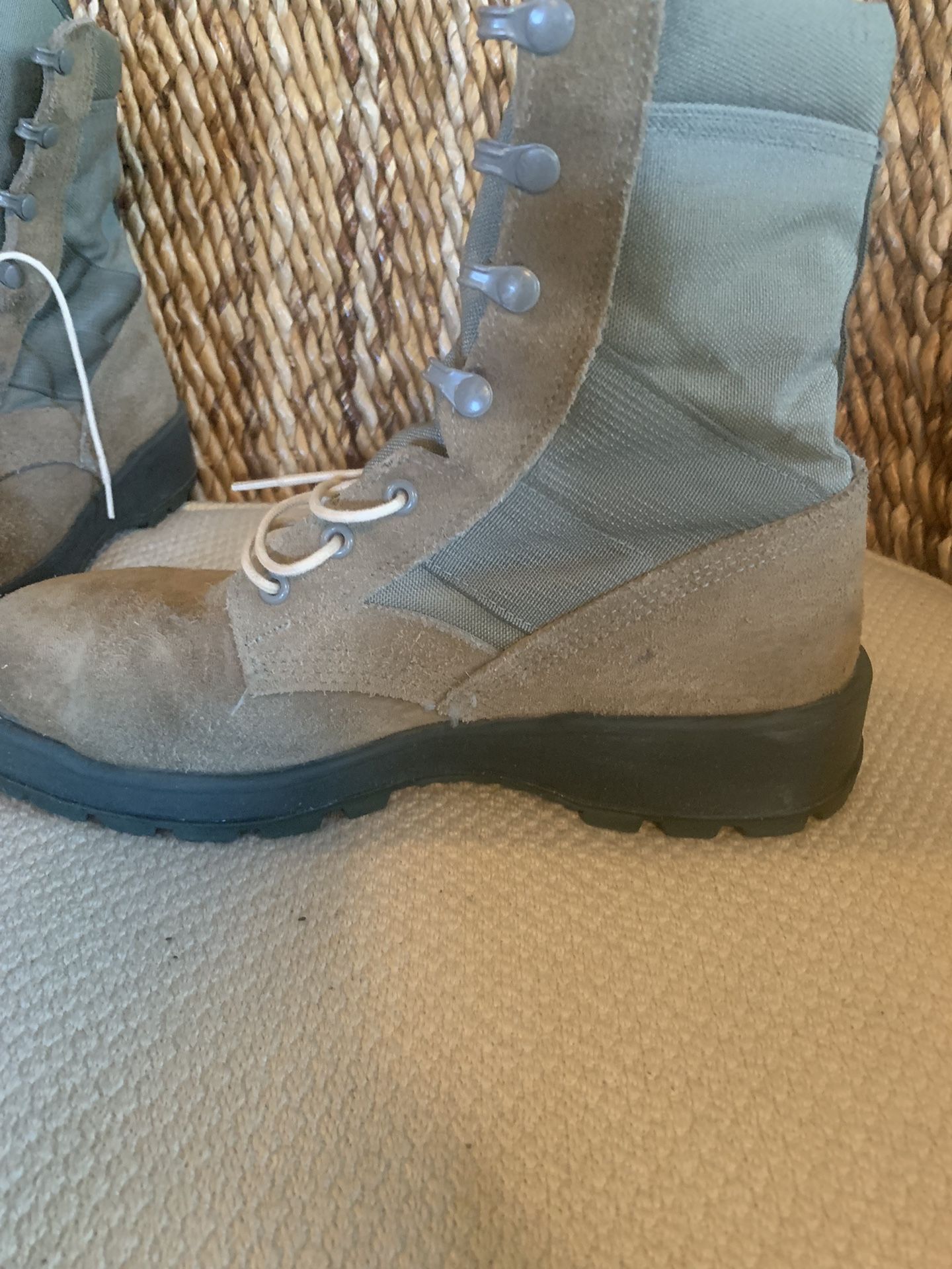 Military Boots  Size 8.5 Good 