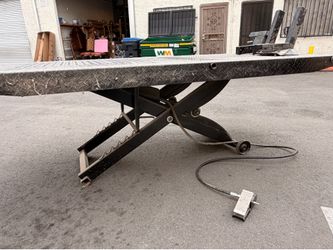 Motorcycle hydraulic lift