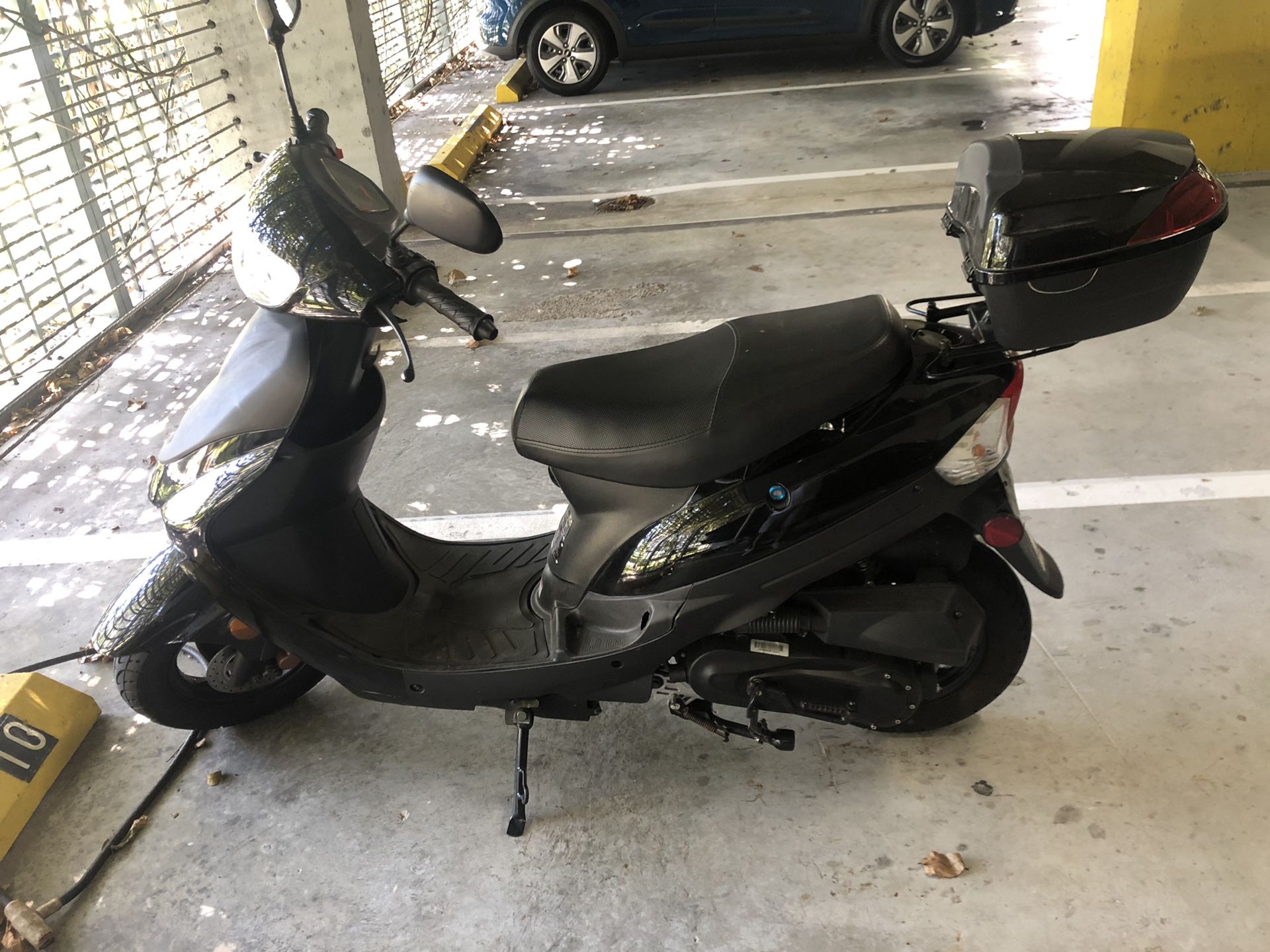 Like New 2019 Tao Tao 50cc Scooter w/ Helmet (Only 200 Miles)