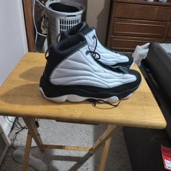 Jordan 13 Only Been Worn Twice Excellent Condition Size 13