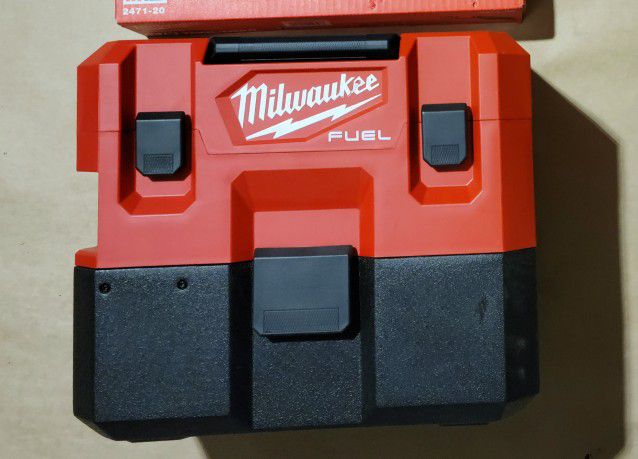 Milwaukee M12 Fuel Vacuum 